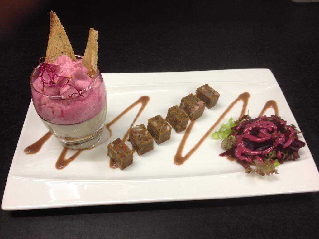 Logis Hotel Les Platanes Reyssouze エクステリア 写真