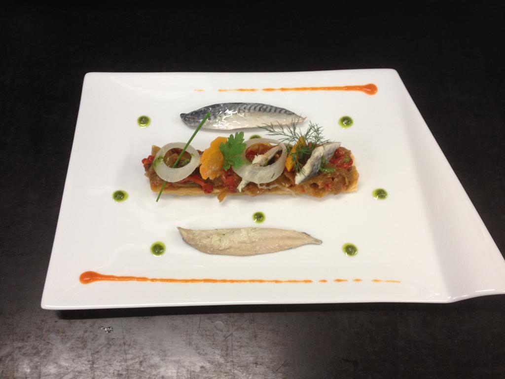 Logis Hotel Les Platanes Reyssouze エクステリア 写真