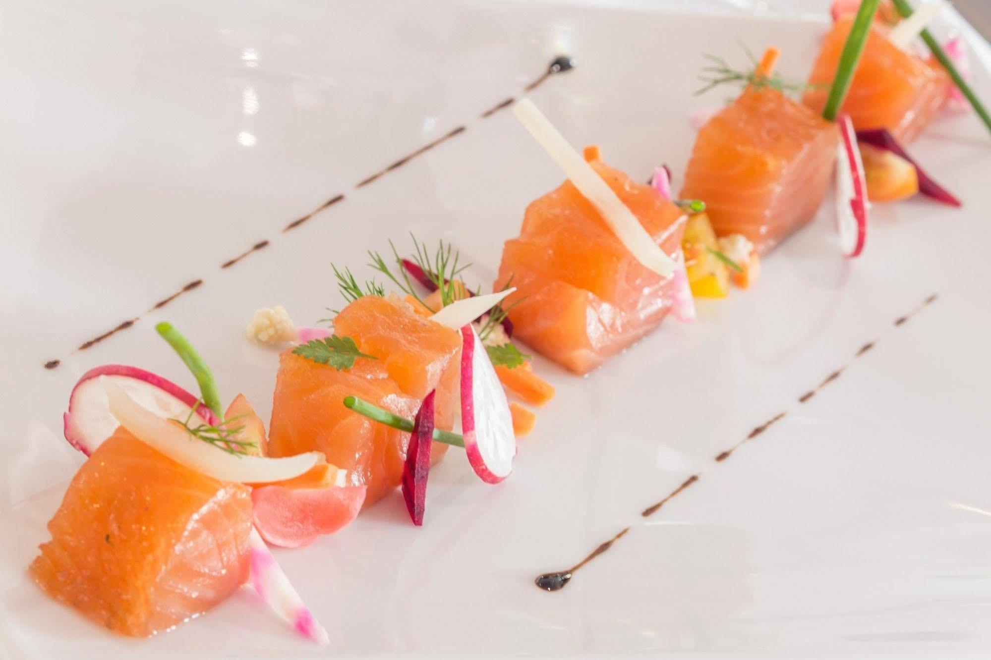 Logis Hotel Les Platanes Reyssouze エクステリア 写真