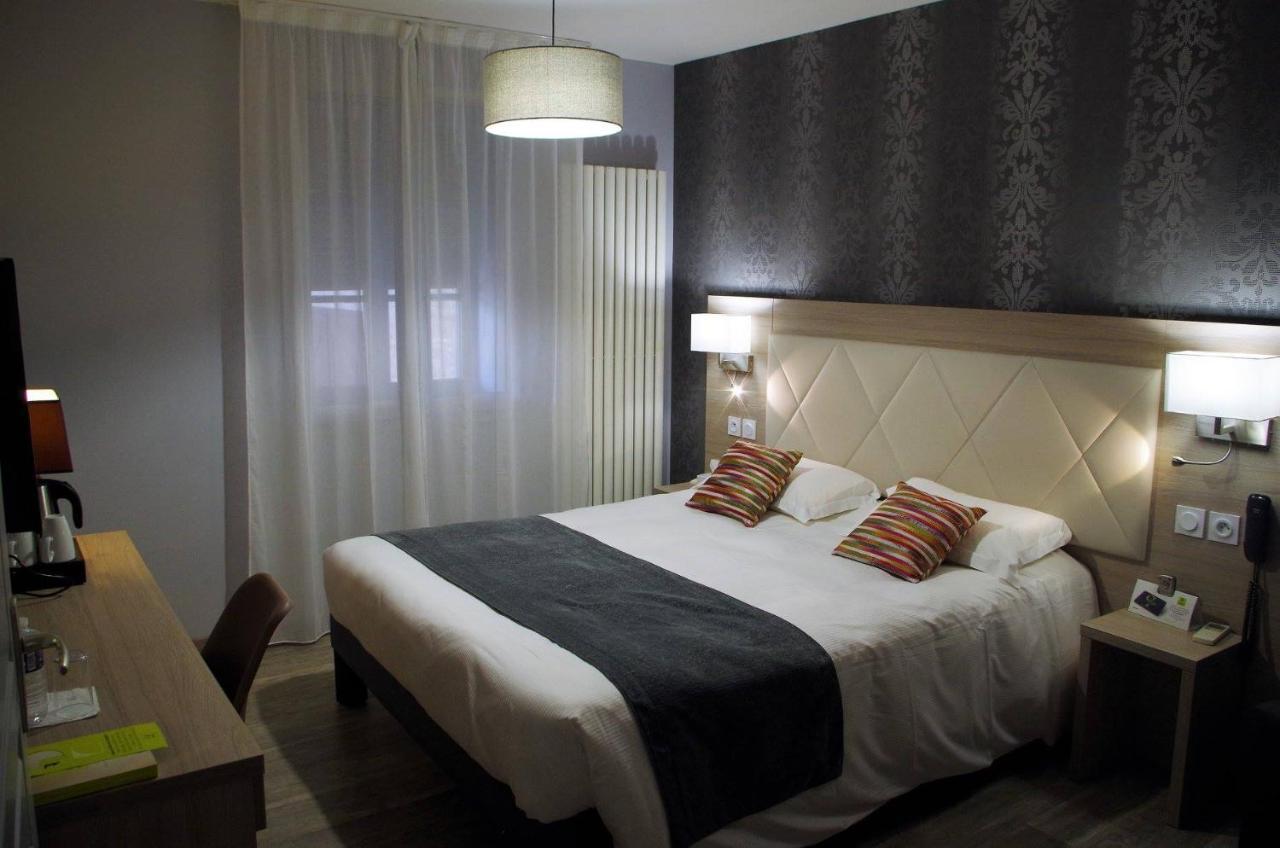 Logis Hotel Les Platanes Reyssouze エクステリア 写真