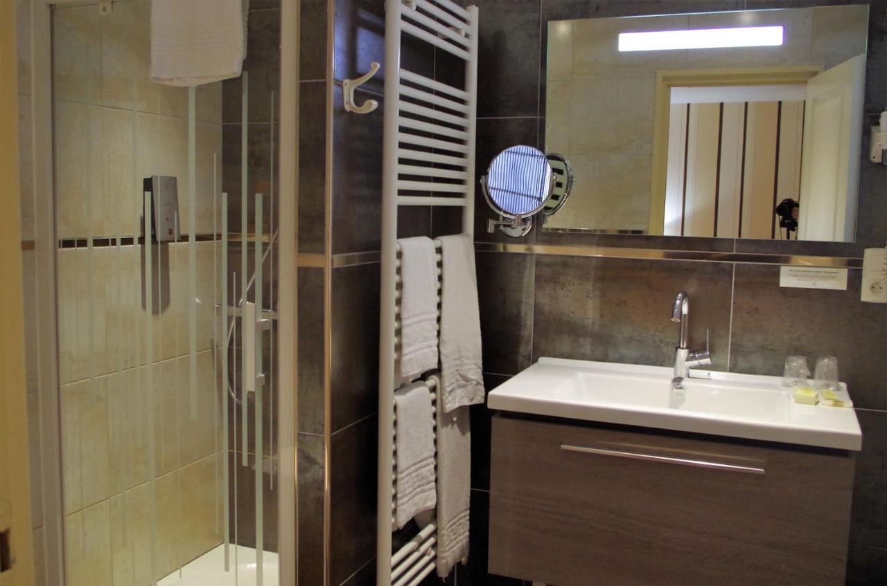 Logis Hotel Les Platanes Reyssouze エクステリア 写真