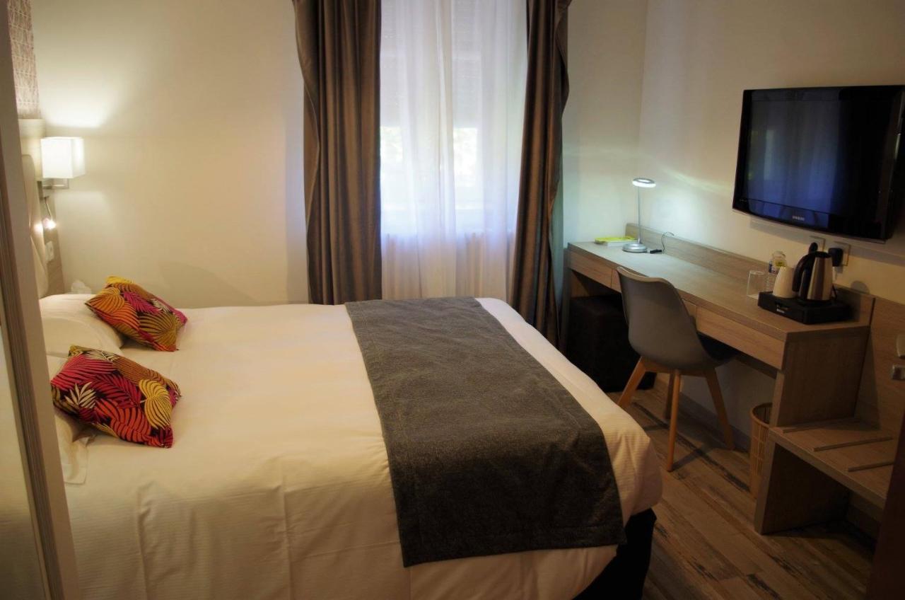 Logis Hotel Les Platanes Reyssouze エクステリア 写真