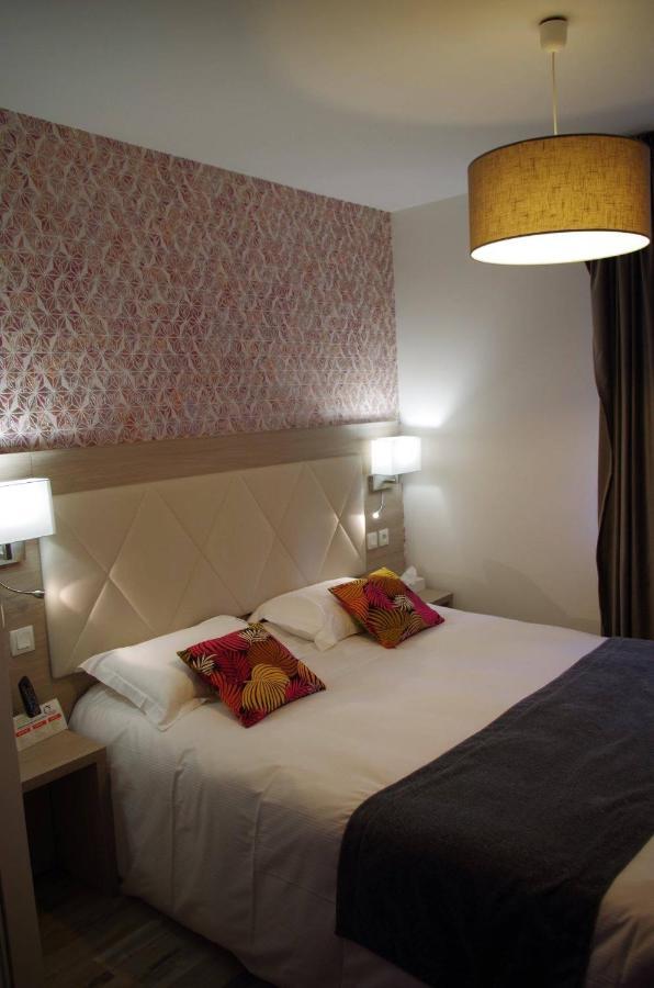 Logis Hotel Les Platanes Reyssouze エクステリア 写真